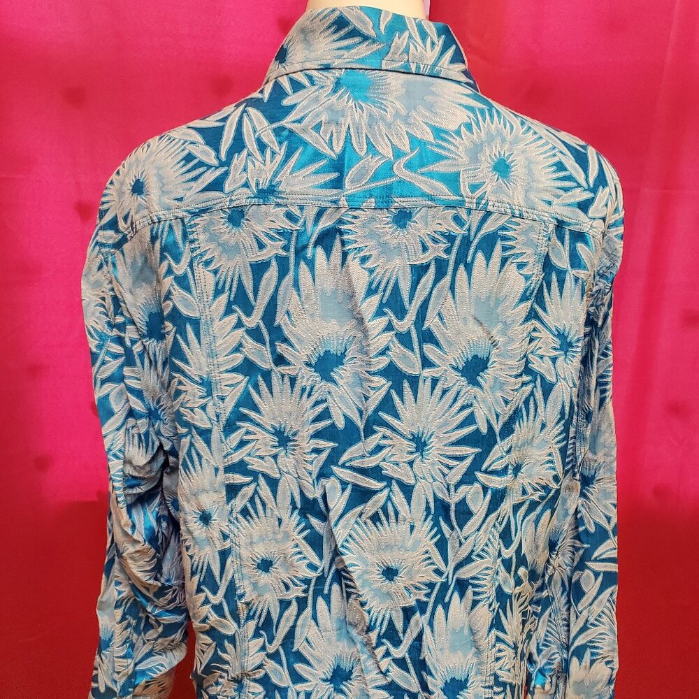 #238 Chico's Blue White Patterned Button-Down Dressy Shirt Size 3 (16) - Picture 3 of 6
